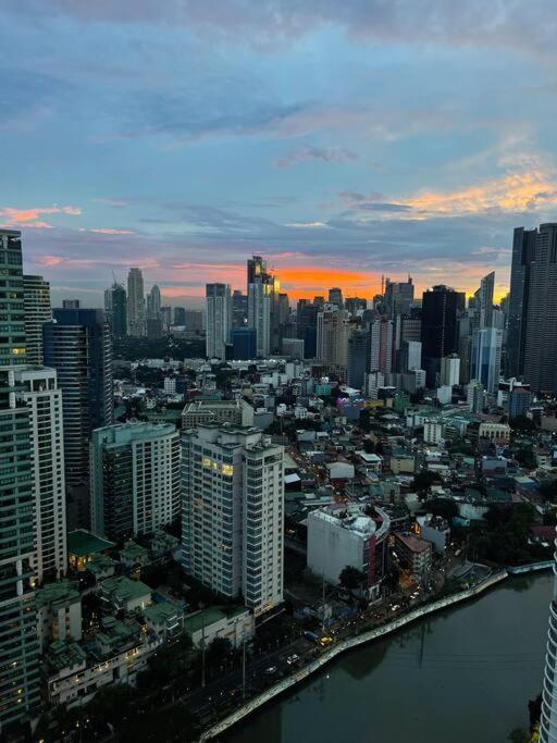 Ferienwohnung The Serene Escape Rockwell Makati City View 1Br Manila Exterior foto