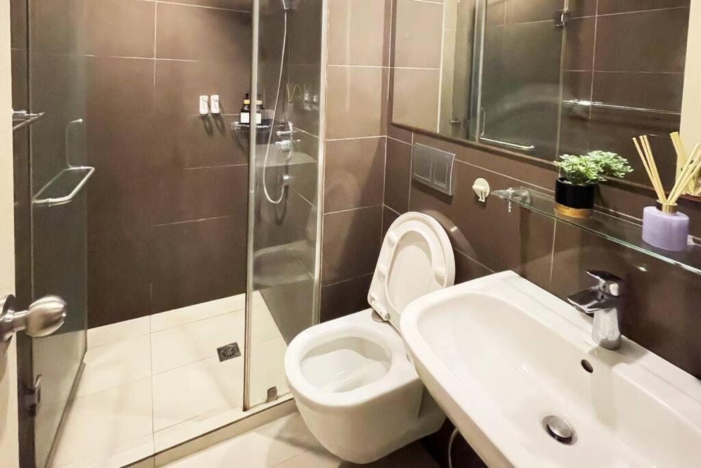 Ferienwohnung The Serene Escape Rockwell Makati City View 1Br Manila Exterior foto